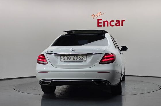 Mercedes-Benz E-Class E300 Avantgarde — пробег 83 356 км — фото 4 из 5