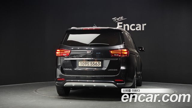 Kia Carnival 7-Seater Limousine VIP — пробег 80 971 км — фото 4 из 5