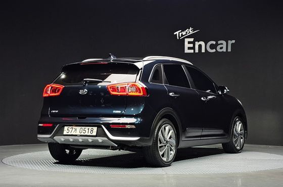 Kia Niro Prestige — пробег 177 477 км — фото 2 из 5