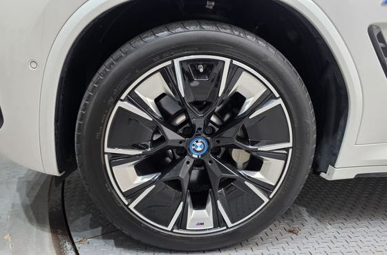 BMW iX3 M Sports — пробег 28 756 км — фото 5 из 5