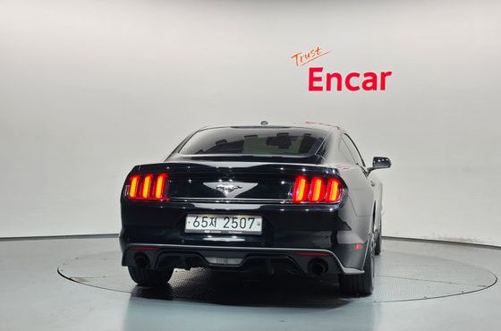 Ford Mustang Coupe — пробег 86 408 км — фото 4 из 5