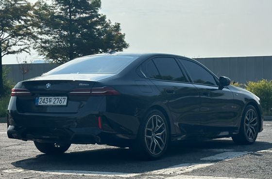 BMW 5-Series 520i M Sport — пробег 3 688 км — фото 2 из 5