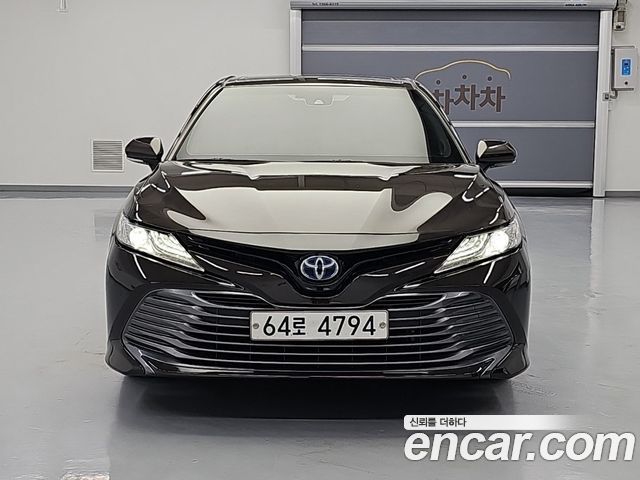 Toyota Camry 2.5 XLE Hybrid — пробег 142 689 км — фото 2 из 5