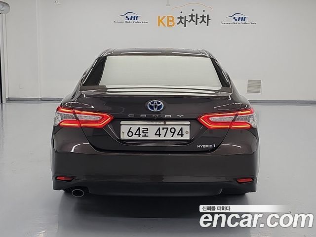 Toyota Camry 2.5 XLE Hybrid — пробег 142 689 км — фото 3 из 5