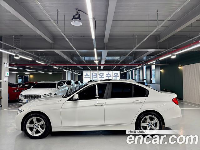 BMW 3-Series 320i — пробег 24 742 км — фото 4 из 5