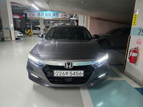 Honda Accord 2.0 Hybrid Touring — пробег 221 101 км — фото 1 из 5