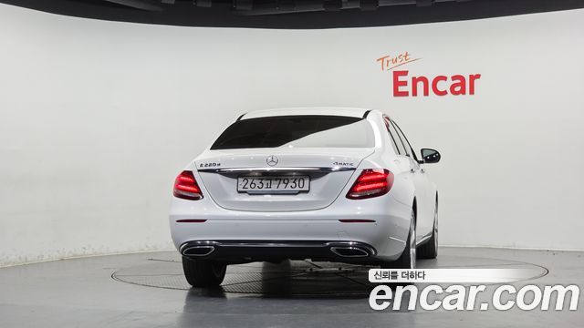 Mercedes-Benz E-Class E220d 4MATIC Exclusive — пробег 125 248 км — фото 4 из 5