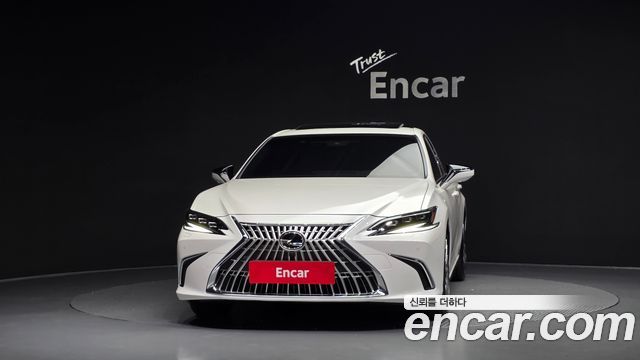 Lexus ES Executive — пробег 13 095 км — фото 3 из 5