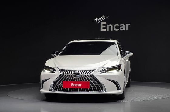 Lexus ES Executive — пробег 13 095 км — фото 3 из 5