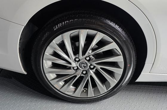 Lexus ES Executive — пробег 13 095 км — фото 5 из 5