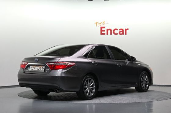 Toyota Camry Hybrid XLE — пробег 136 608 км — фото 2 из 5