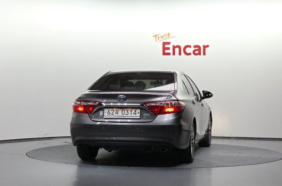 Toyota Camry Hybrid XLE — пробег 136 608 км — фото 4 из 5