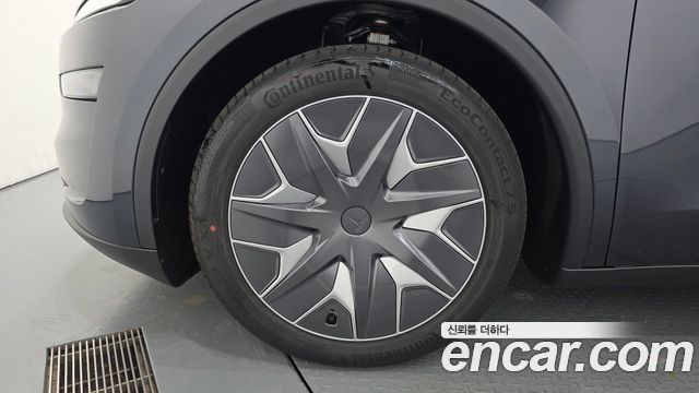 Tesla Model Y L Long Range AWD — пробег 80 км — фото 5 из 5
