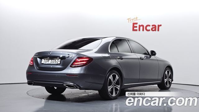 Mercedes-Benz E-Class E300 4MATIC Avnatgarde — пробег 80 438 км — фото 2 из 5