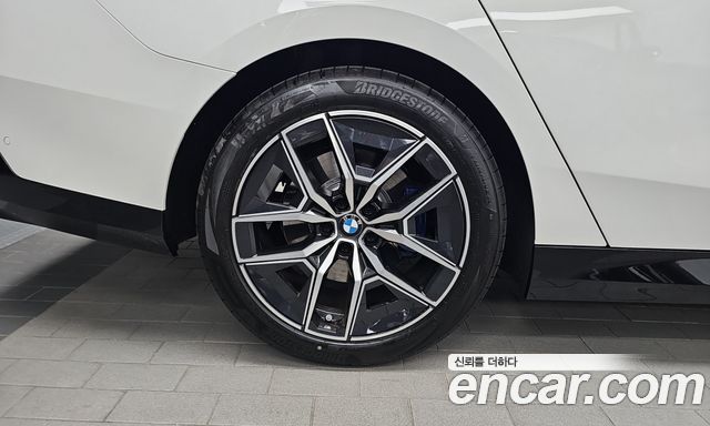 BMW 5-Series 520i M Sport — пробег 1 589 км — фото 5 из 5