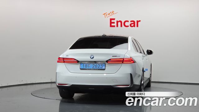 BMW i5 eDrive 40 — пробег 31 574 км — фото 4 из 5