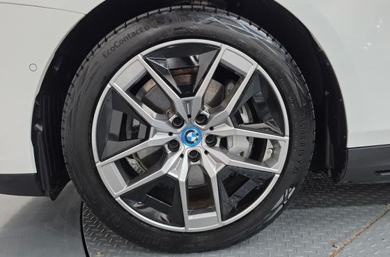 BMW i5 eDrive 40 — пробег 31 574 км — фото 5 из 5