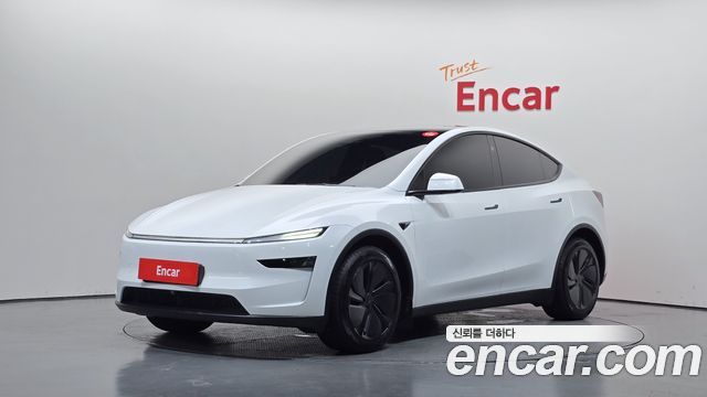 Tesla Model Y Premium RWD — пробег 4 560 км — фото 1 из 5