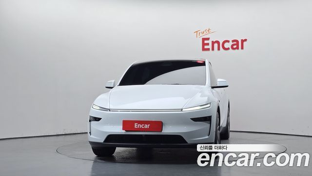 Tesla Model Y Premium RWD — пробег 4 560 км — фото 3 из 5