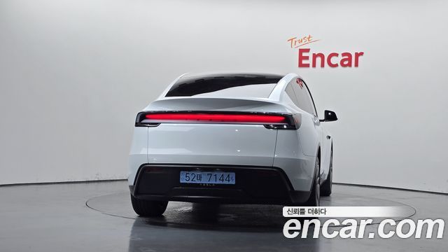 Tesla Model Y Premium RWD — пробег 4 560 км — фото 4 из 5