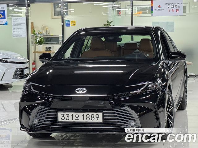 Toyota Camry 2.5 XLE Premium Hybrid — пробег 5 км — фото 1 из 5