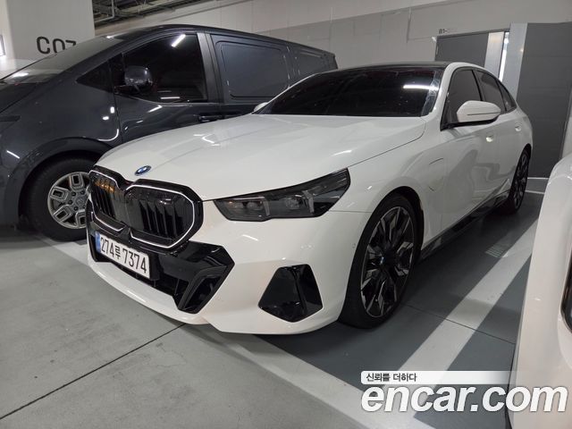 BMW 5-Series 550e xDrive M Sport Pro — пробег 15 000 км — фото 2 из 5