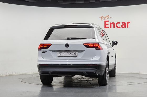 Volkswagen Tiguan 2.0 TDI Prestige — пробег 123 727 км — фото 4 из 5