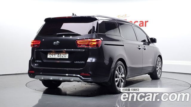 Kia Carnival 7-Seater Limousine VIP — пробег 75 636 км — фото 2 из 5
