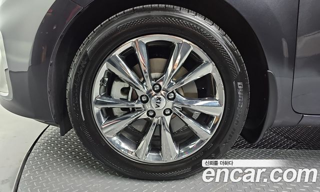 Kia Carnival 7-Seater Limousine VIP — пробег 75 636 км — фото 5 из 5