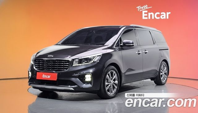 Kia Carnival 7-Seater Limousine VIP — пробег 75 636 км — фото 1 из 5