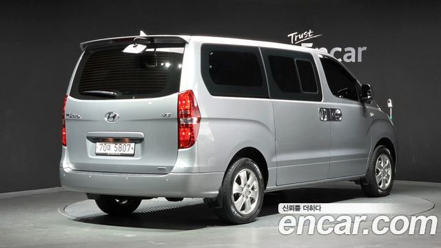 Hyundai Starex 4WD 11-Seater Wagon CVX Luxury — пробег 70 953 км — фото 2 из 5