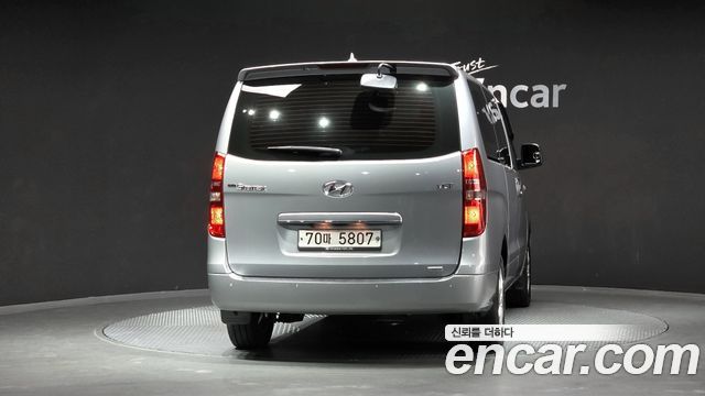 Hyundai Starex 4WD 11-Seater Wagon CVX Luxury — пробег 70 953 км — фото 4 из 5