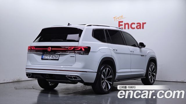 Volkswagen Atlas 2.0 TSI R-LINE 7-Seater — пробег 7 122 км — фото 2 из 5