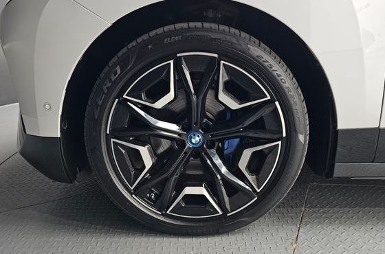 BMW iX xDrive50 Sports Plus — пробег 71 664 км — фото 5 из 5