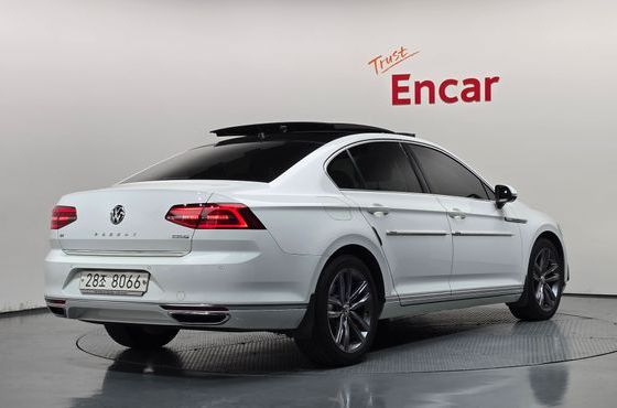 Volkswagen Passat 2.0 TDI Prestige — пробег 79 898 км — фото 2 из 5