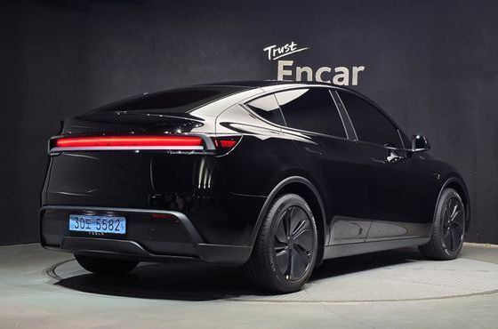 Tesla Model Y Premium RWD — пробег 5 959 км — фото 2 из 5