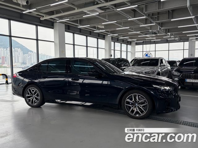 BMW 5-Series 520i M Sport — пробег 5 433 км — фото 4 из 5