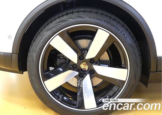 Porsche Macan Base 4 — пробег 6 000 км — фото 5 из 5