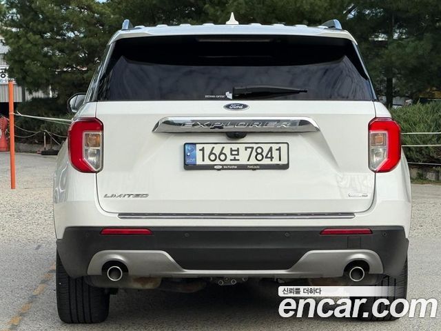 Ford Explorer 2.3 LimIted 4WD — пробег 58 800 км — фото 4 из 5