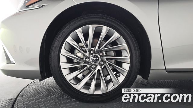 Lexus ES Executive — пробег 13 271 км — фото 5 из 5