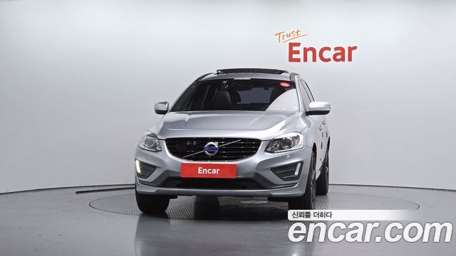 Volvo XC60 D5 R-Design AWD 1st — пробег 75 682 км — фото 3 из 5