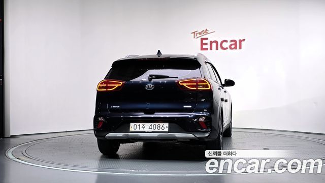 Kia Niro 1.6 HEV Prestige — пробег 138 139 км — фото 4 из 5