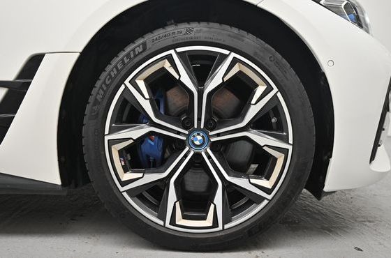 BMW i4 eDrive40 M Sports Pro — пробег 35 183 км — фото 5 из 5