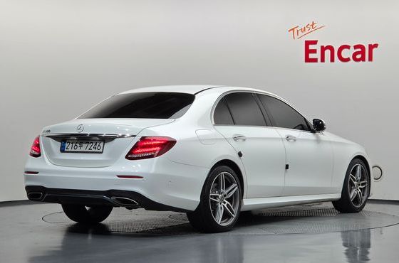 Mercedes-Benz E-Class E300 AMG Line — пробег 54 021 км — фото 2 из 5
