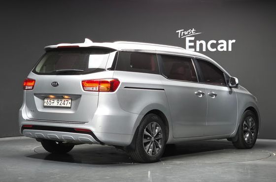 Kia Carnival 9-seater Luxury — пробег 189 096 км — фото 2 из 5