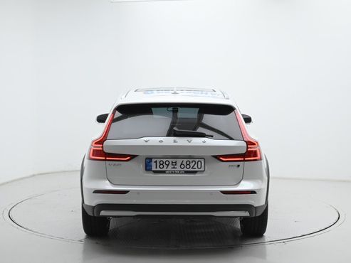 Volvo V60 B5 Ultra AWD — пробег 2 469 км — фото 4 из 5