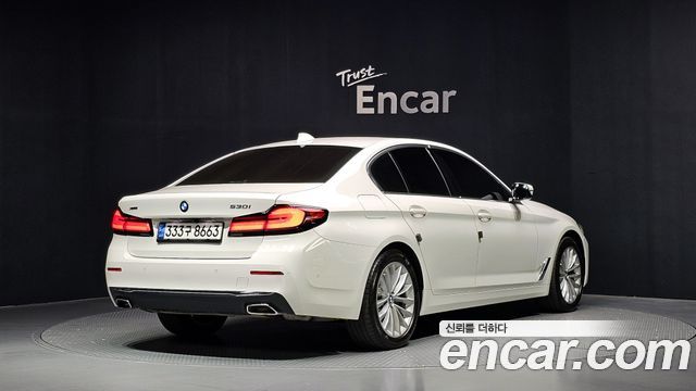 BMW 5-Series 530i xDrive Luxury — пробег 23 107 км — фото 2 из 5