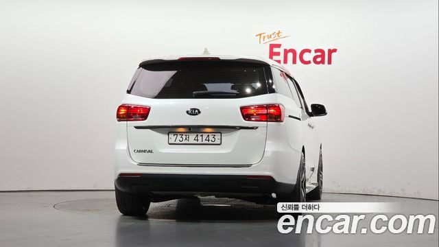 Kia Carnival из Кореи Encar
