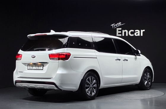 Kia Carnival 9-seater Luxury — пробег 141 770 км — фото 2 из 5