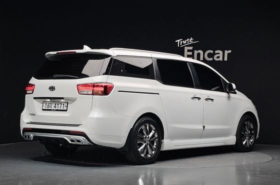 Kia Carnival 9-seater Luxury — пробег 124 790 км — фото 2 из 5